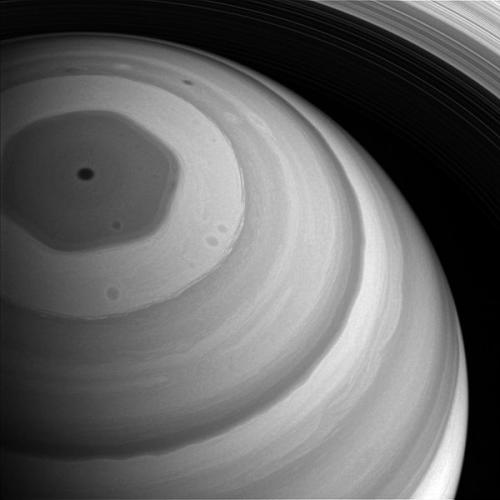 Saturn's north pole hexagon gray scale