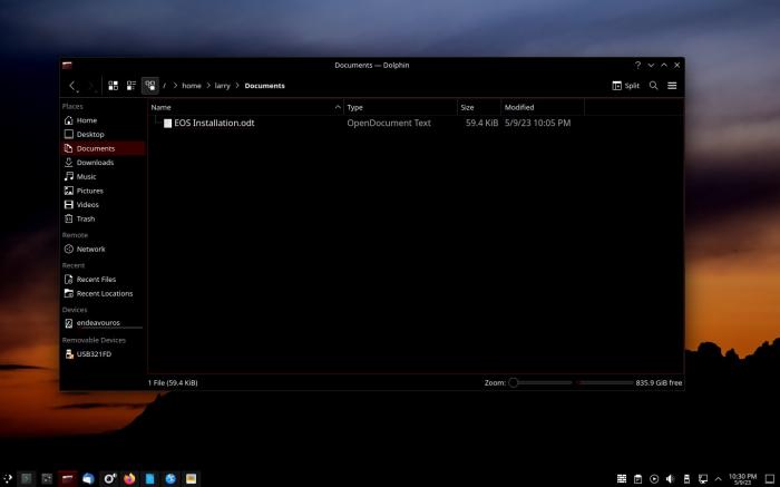 EndeavourOS Linux KDE-Plasma Desktop Screenshot with the Dolphin File Manager and a Black Theme