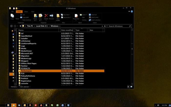 Windows 8.1 File Explorer in dark mode.